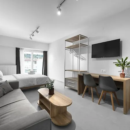 P30, Nilie Hospitality Mgmt