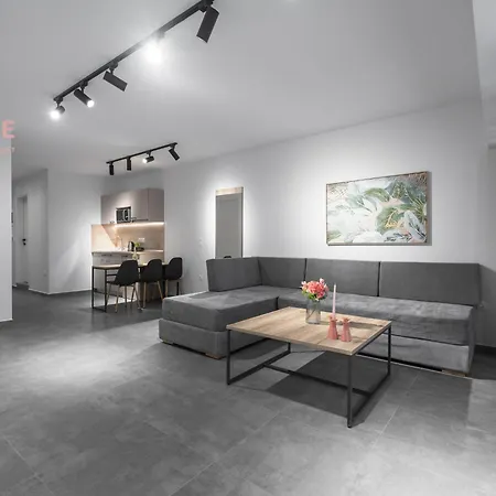 P30, Nilie Hospitality Mgmt