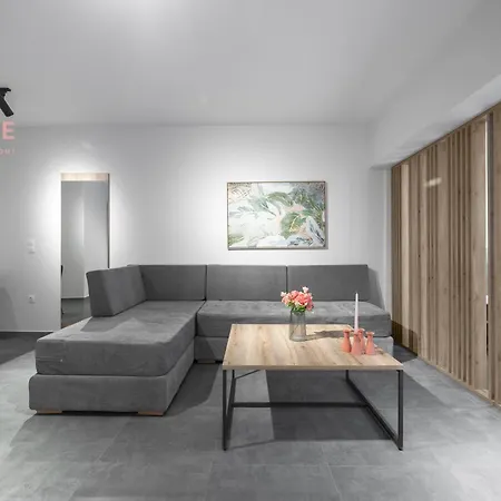 P30, Nilie Hospitality Mgmt Apartment *