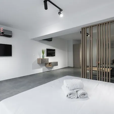 P30, Nilie Hospitality Mgmt *