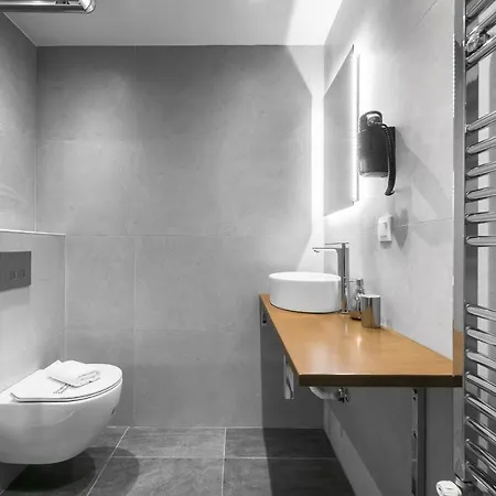 P30, Nilie Hospitality Mgmt * Θεσσαλονίκη